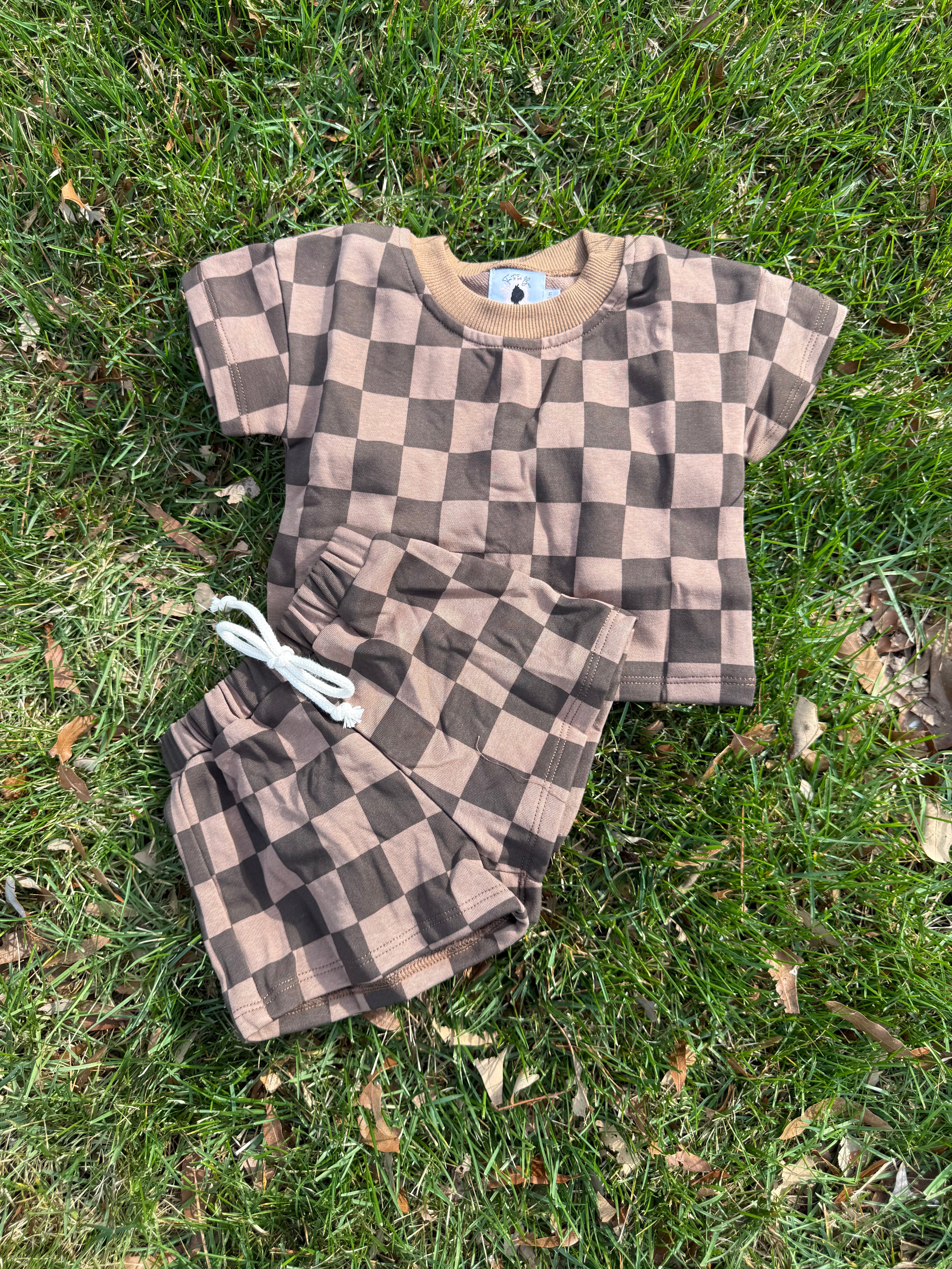 Brown checkered set
