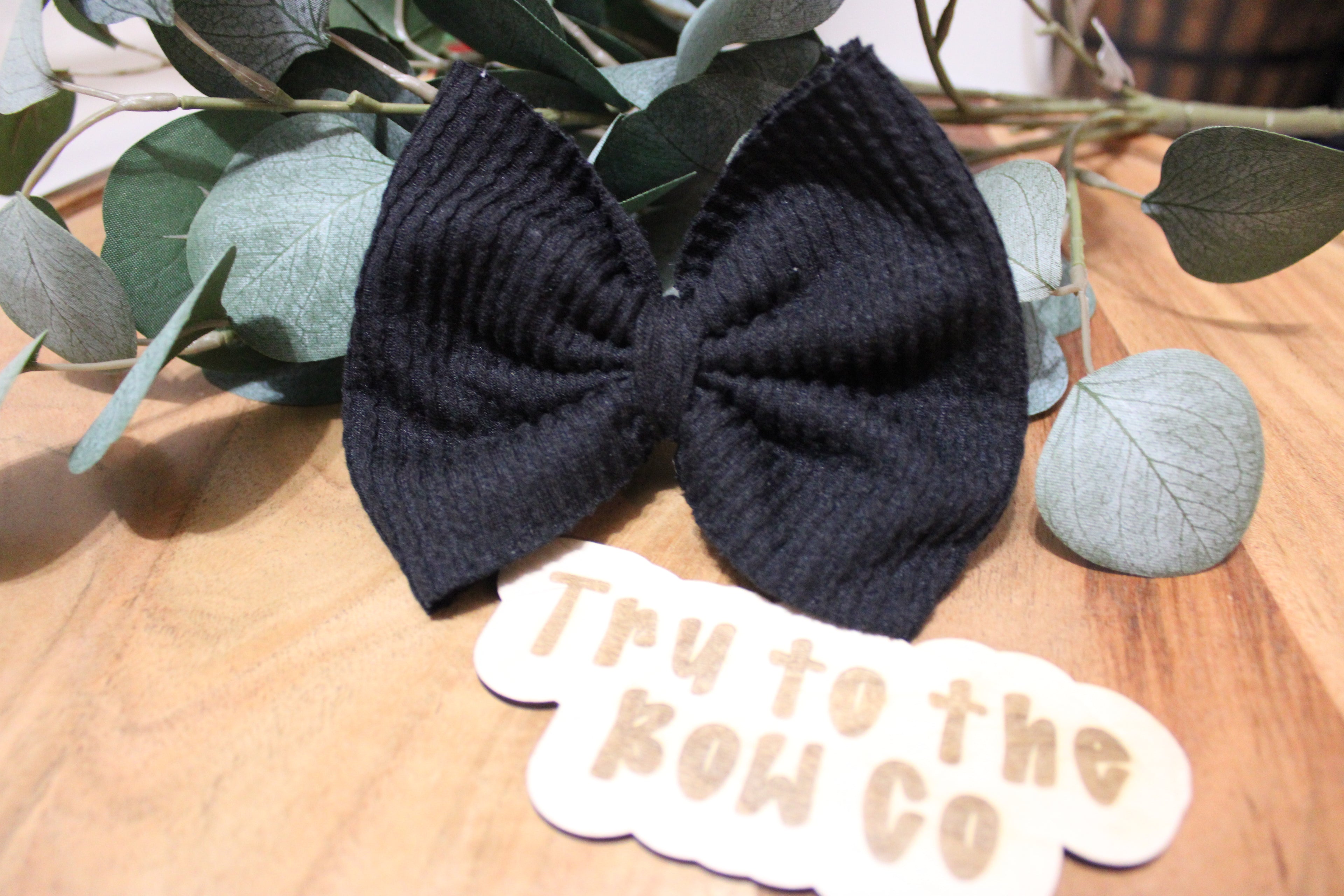 Regular black  bow